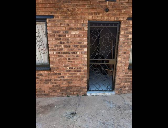 3 BEDROOM HOUSE FOR SALE IN EMTHONJENI